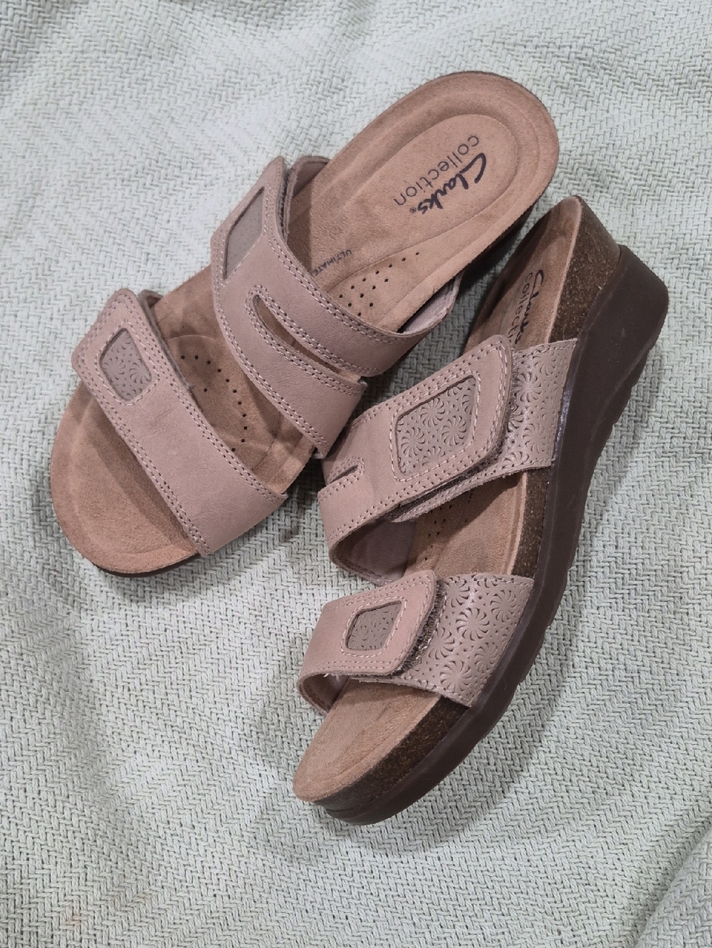 New CLARKS sandals Sz 7